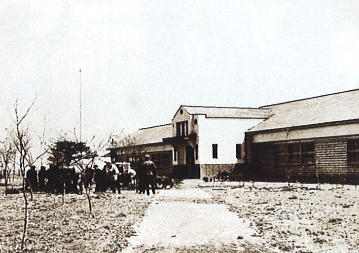 昭和31年社台小学校の外観写真