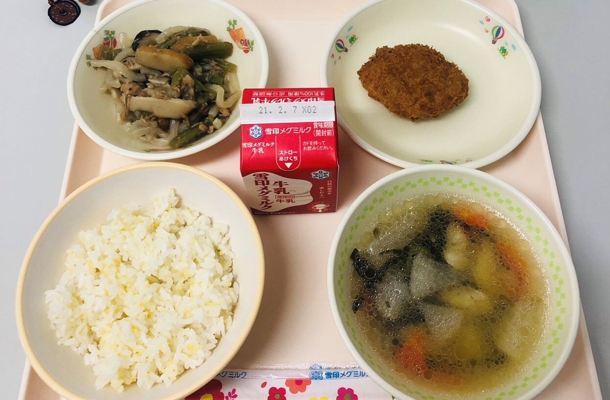 タラオハウ等アイヌ料理を取り入れた給食の写真