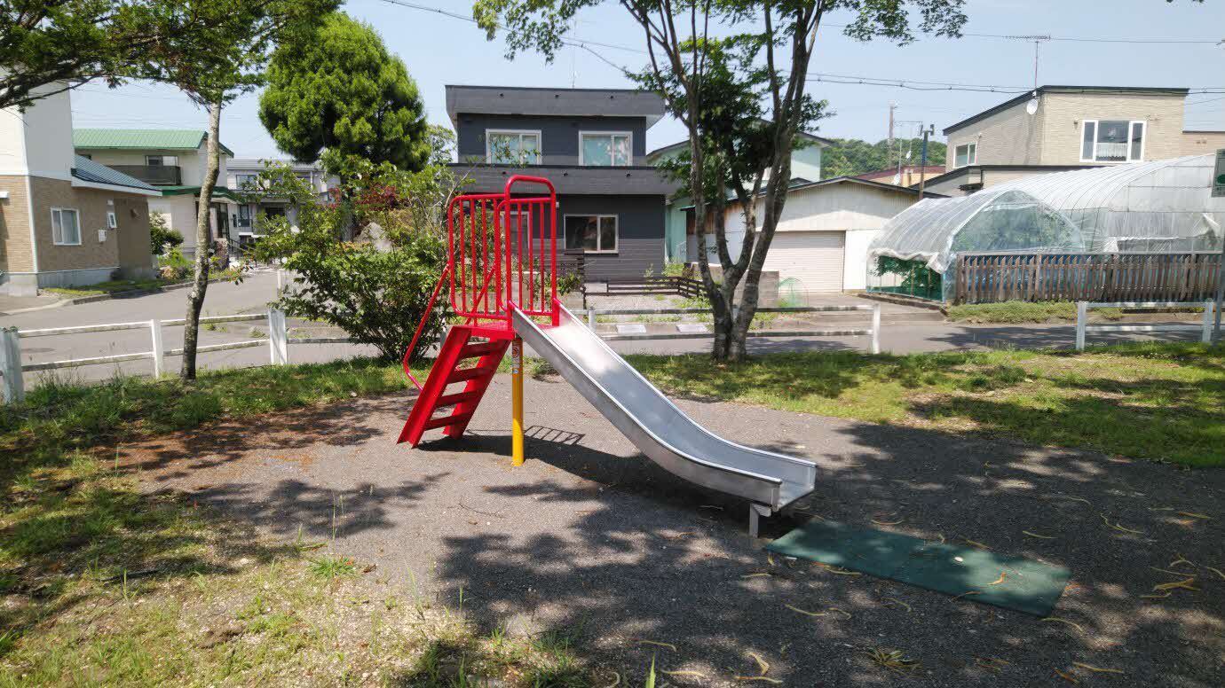 東町1号公園 滑り台.jpg