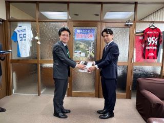 衛星電話寄贈掲載用.jpg