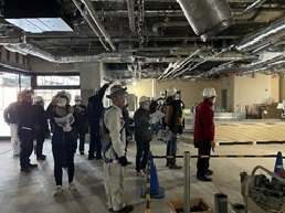 20241109_新病院工事現場見学会03_2階外来待合.jpg