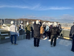 20241109_新病院工事現場見学会07_4階屋上津波避難スペース.jpg