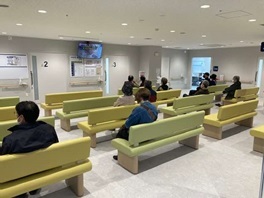 20250507_新病院開院02_2階外来ホール.jpg